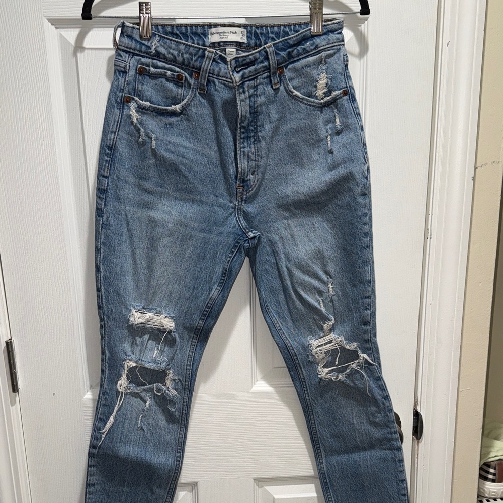 Abercrombie & Fitch Curve Love High Rise Ankle Ripped Jeans Short